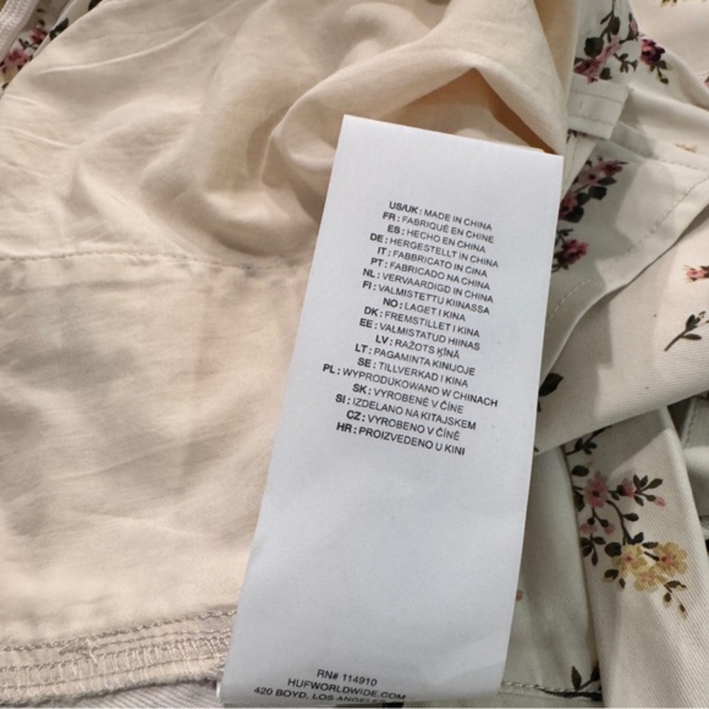 NWT HUF utility cargo pants Ivory floral pattern throughout Mens S bungee hem - Picture 14 of 15